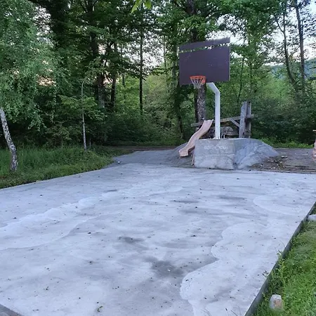 Kamp Grey And Fun 4 - 2 *